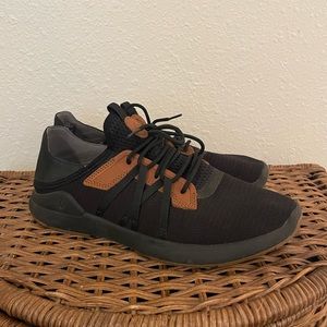 OluKai Men's Moi Li Black Sneaker